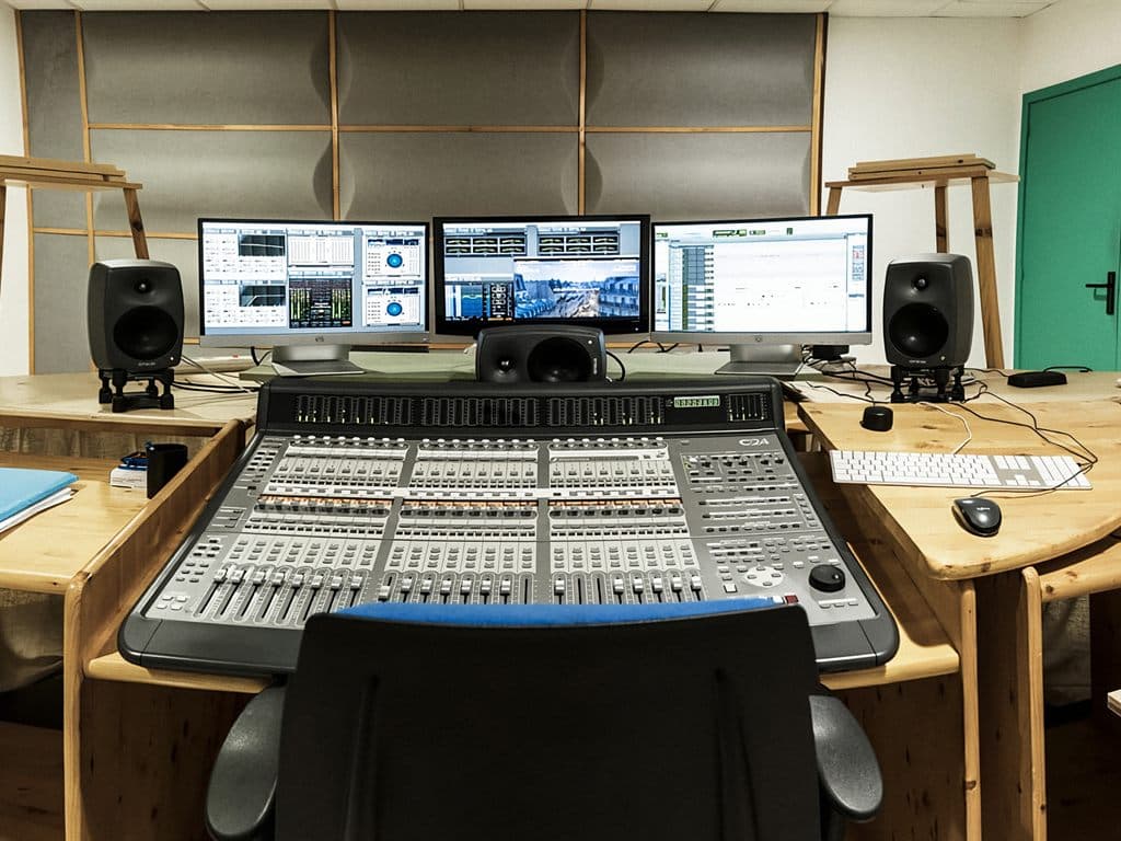 Sala de mezcla del estudio de grabación en Vigo Cinema Iberolusa