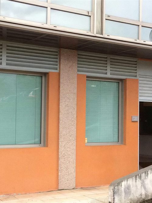 Fachada de las instalaciones de Cinema Iberolusa en Vigo